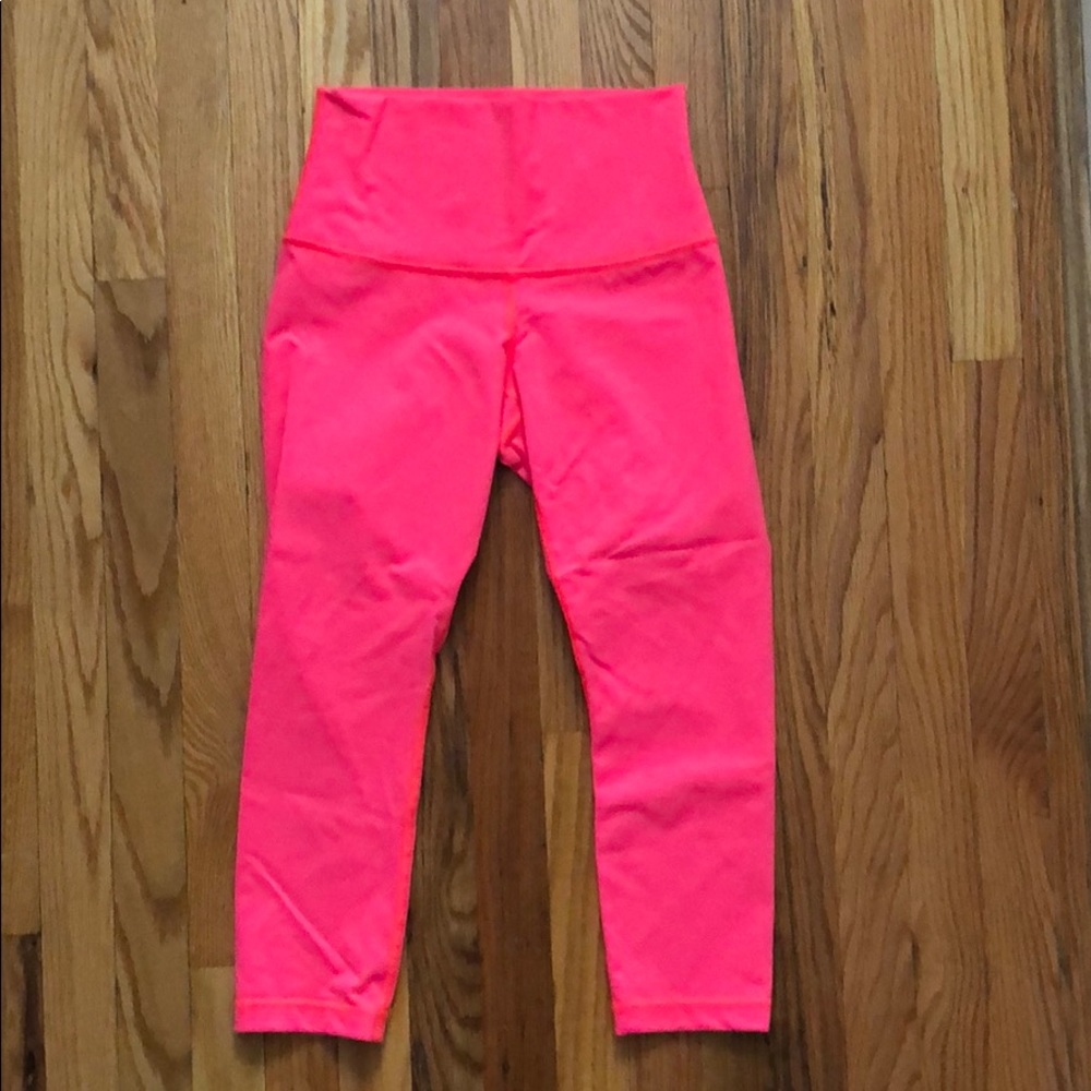 LuLulemon neon pink cropped leggings